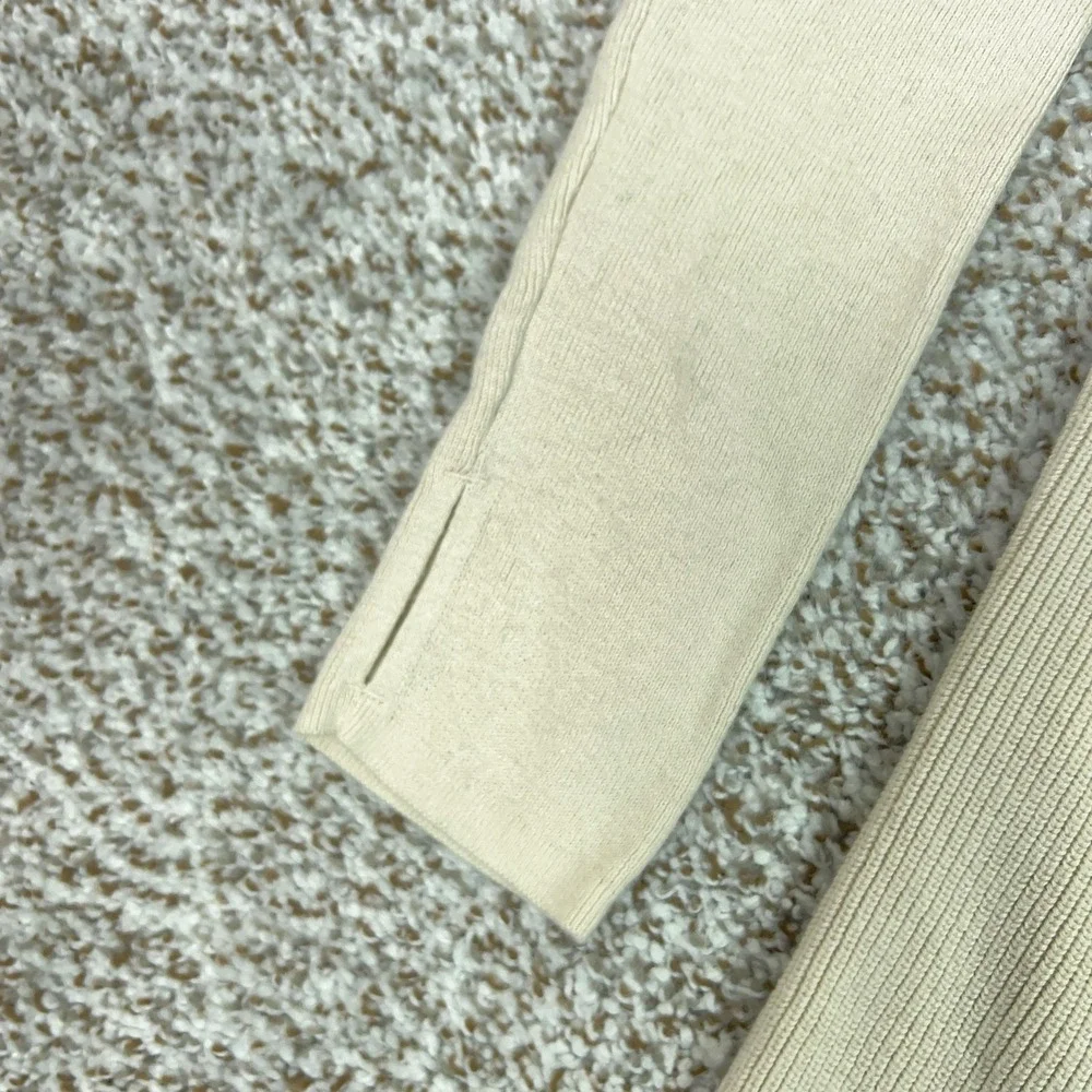 Lululemon Sweater Womens Small Beige Ribbed Long Sleeve Crewneck Knit Logo Basic
